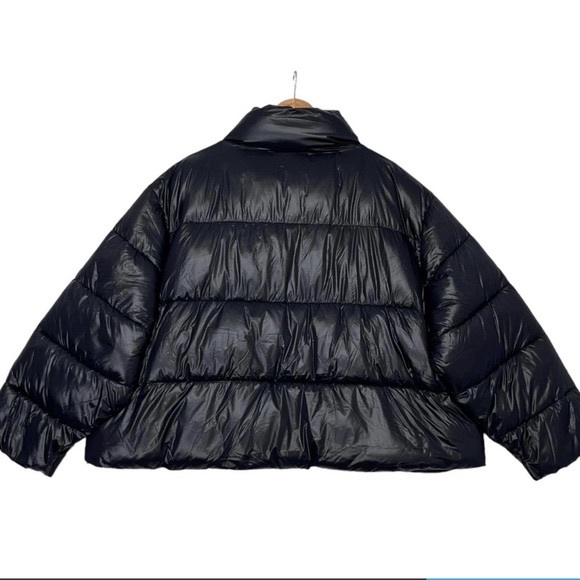 Old Navy Frost Free Short Puffer Jacket Sz M Black Water Resistant Relaxed Fit - Picture 2 of 8